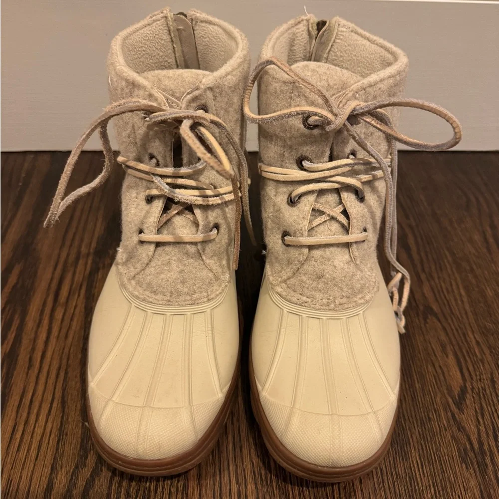 Sperry boots size 6